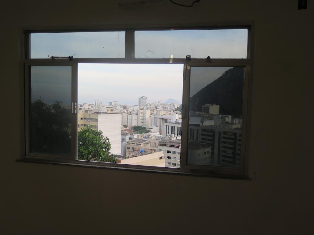 Walk On The Favela Albergue *